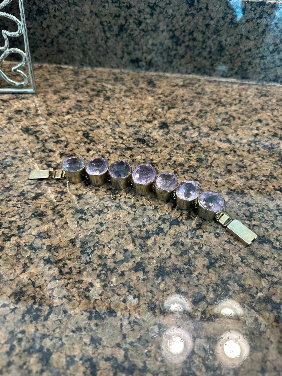 Armband mit Edelsteinen